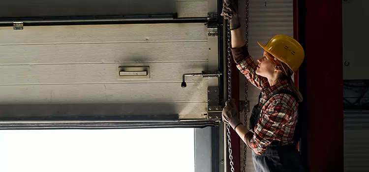 Addressing Common Garage Door Stoppage Issues in Lake Magdalene, FL